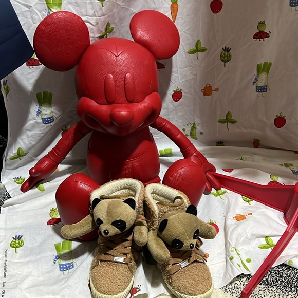 Pre-loved sherpa Bear 🐻 Sneakers - Picture 2 of 3